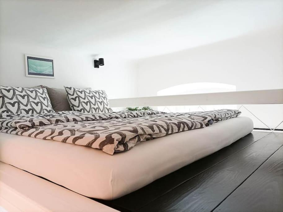 Loft Bed With Free Parking, 2 Bikes! Self Check In, Wi-fi, Ac * Pula