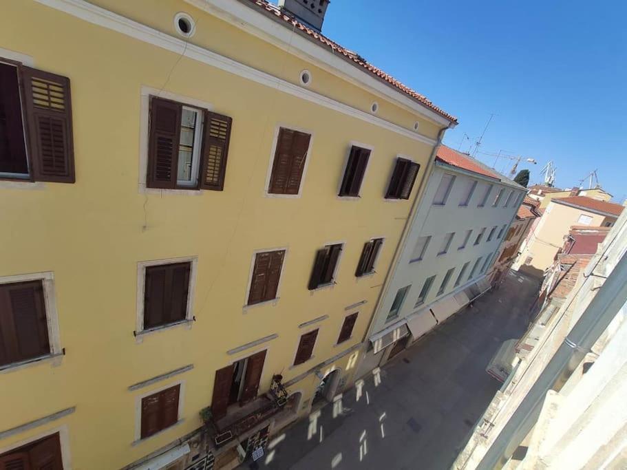 Apartment Loft Bed With Free Parking, 2 Bikes! Self Check In, Wi-fi, Ac Pula