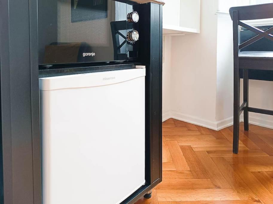 Loft Bed With Free Parking, 2 Bikes! Self Check In, Wi-fi, Ac