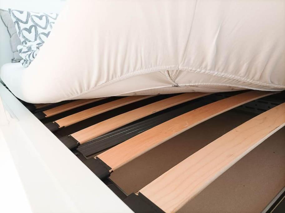Loft Bed With Free Parking, 2 Bikes! Self Check In, Wi-fi, Ac *