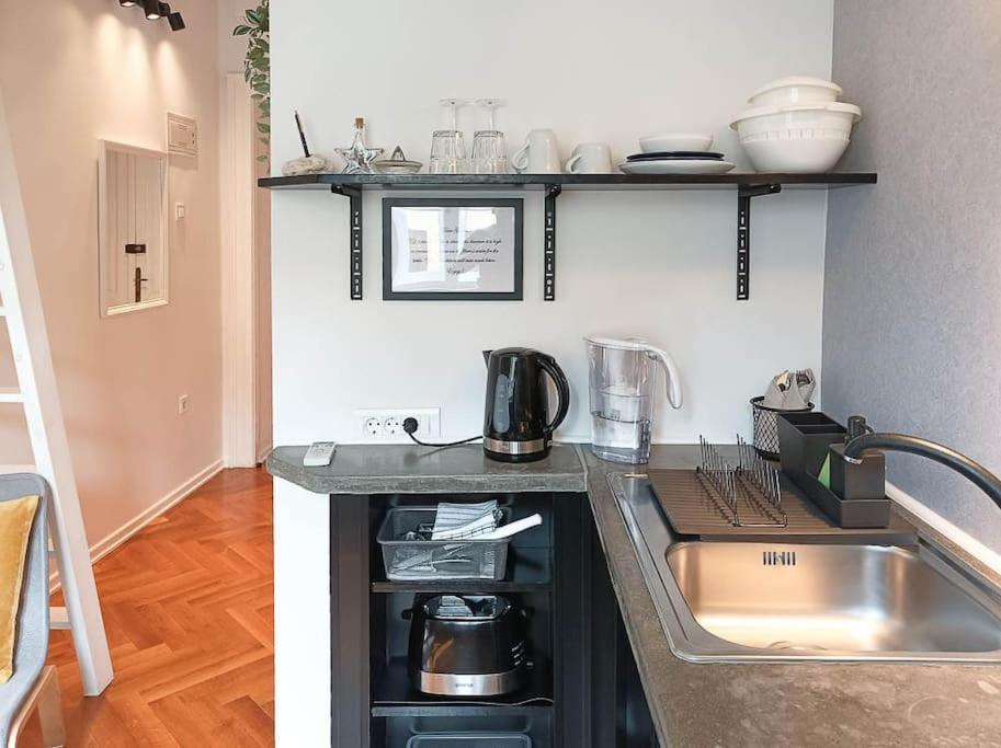 Loft Bed With Free Parking, 2 Bikes! Self Check In, Wi-fi, Ac Apartment *