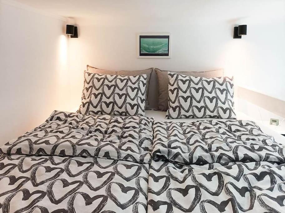 Apartment Loft Bed With Free Parking, 2 Bikes! Self Check In, Wi-fi, Ac Pula