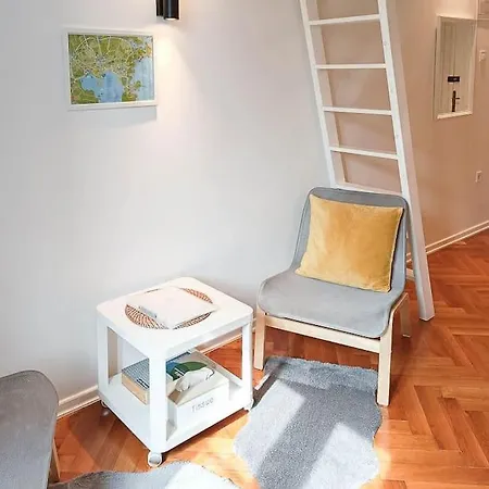 Loft Bed Studio With Free Parking, 2 Bikes! Self Check In, Wi-Fi, Ac Pula Exterior photo