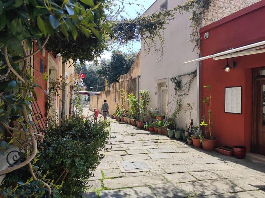 Loft Bed With Free Parking, 2 Bikes! Self Check In, Wi-fi, Ac Apartamento Pula